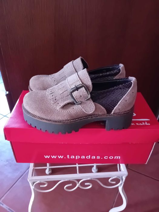 Sapatos em pele 30 Tapadas novos na caixa!