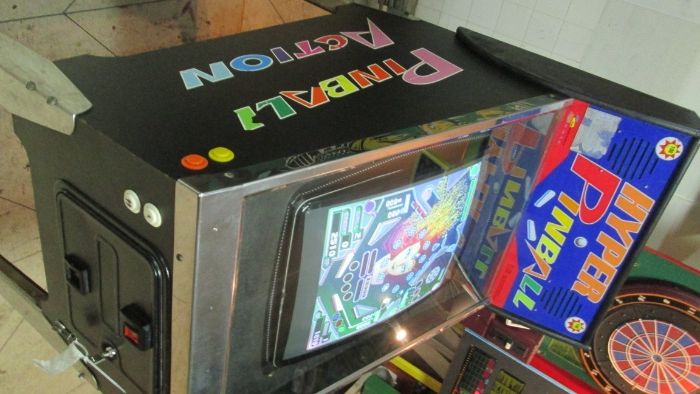 Máquina com jogo Pinbal original em caixa  de flipper