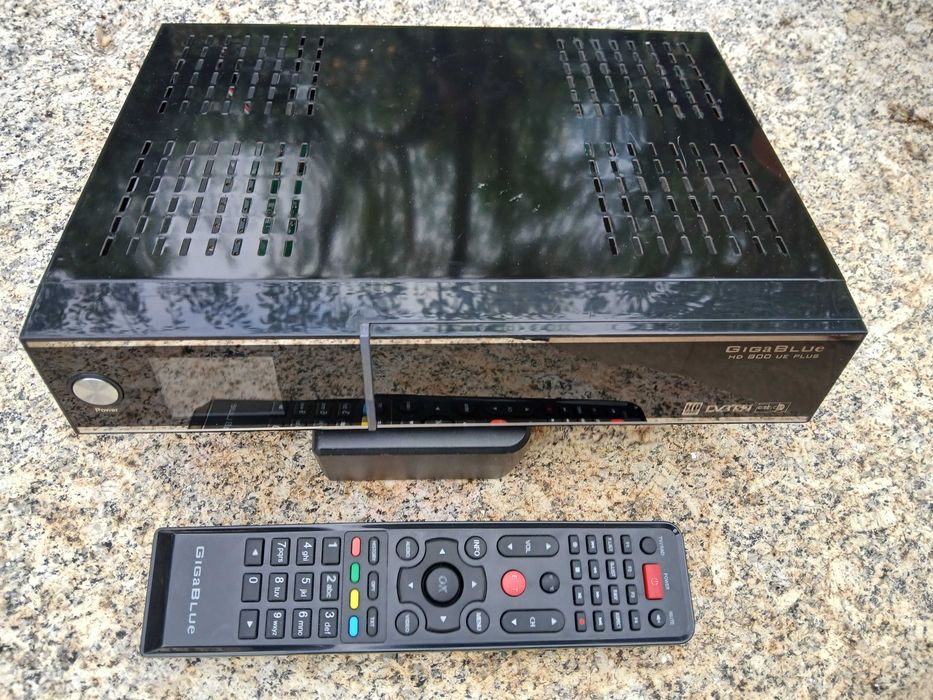 Receptor Box TV Satélite + Terrestre + Cabo - GigaBlue HD 800 UE PLUS - como novo!