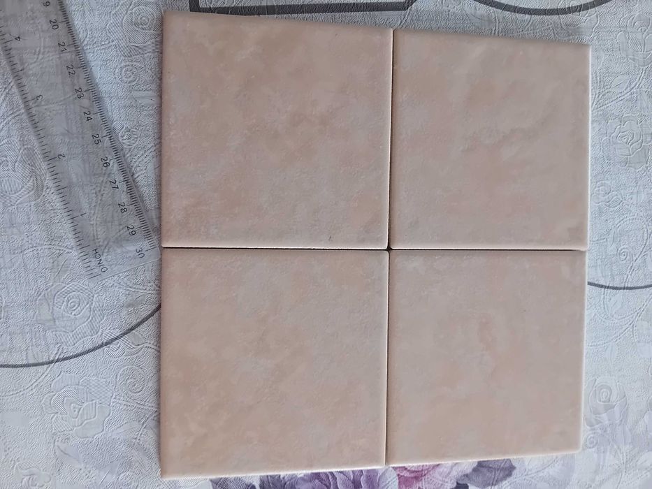 kafelki jasny beż 9,5x9,5cm na ścianę