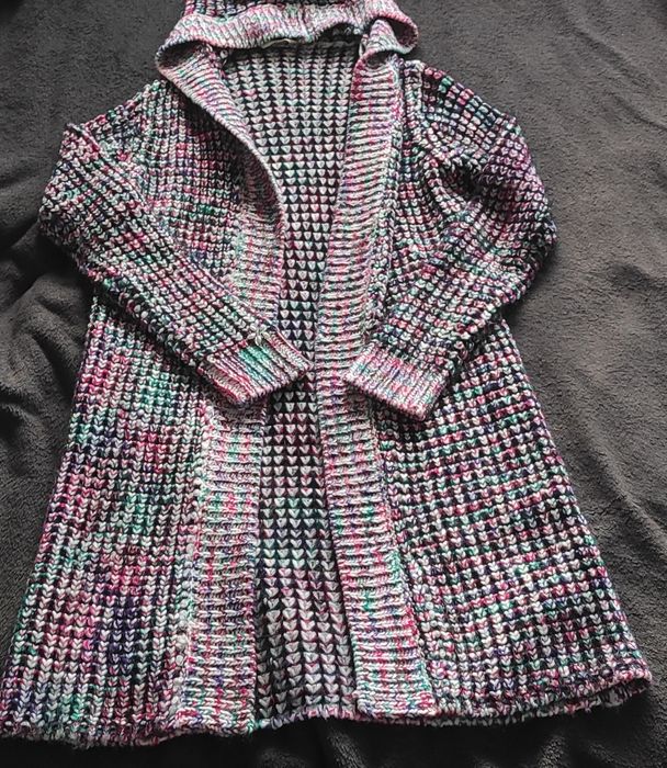 Gruby, długi sweter z kapturem Reserved rozmiar M