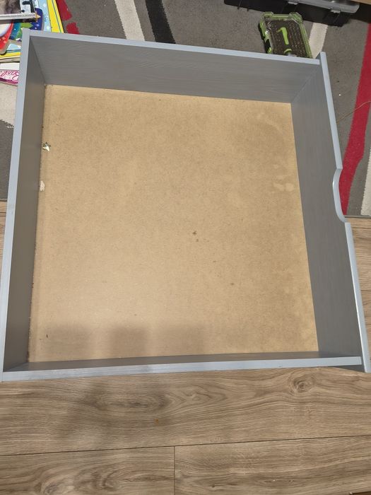 Łóżko podwójne z dwoma szufladami