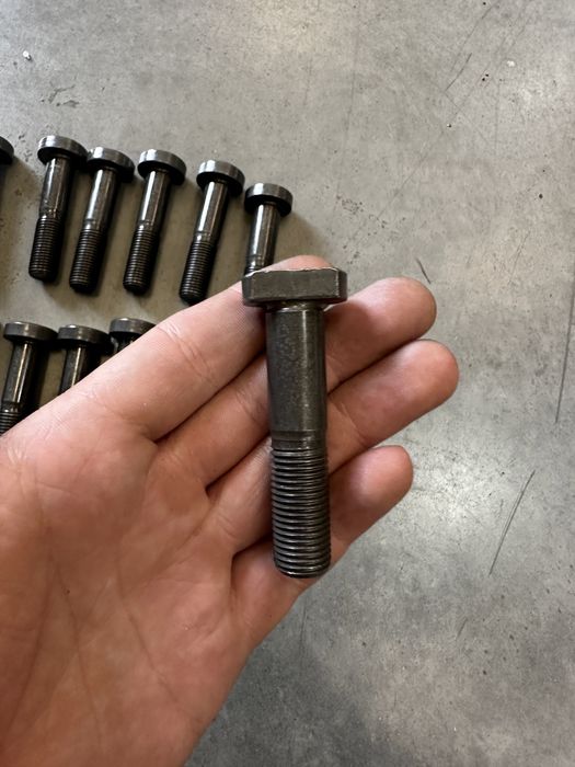 Шпилька задня кріплення колеса спрінтер W906 W907 Sprinter