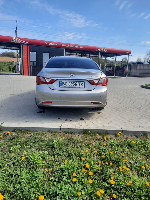 Hyundai sonata 2011року yf