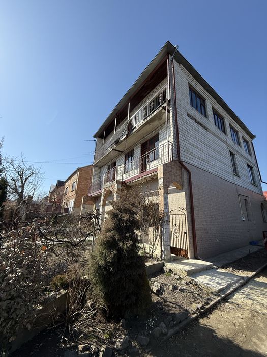 Продаж 335 м² будинку всього за 75 000$ біля Львова.