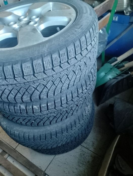 Продам шини 215/55 r17