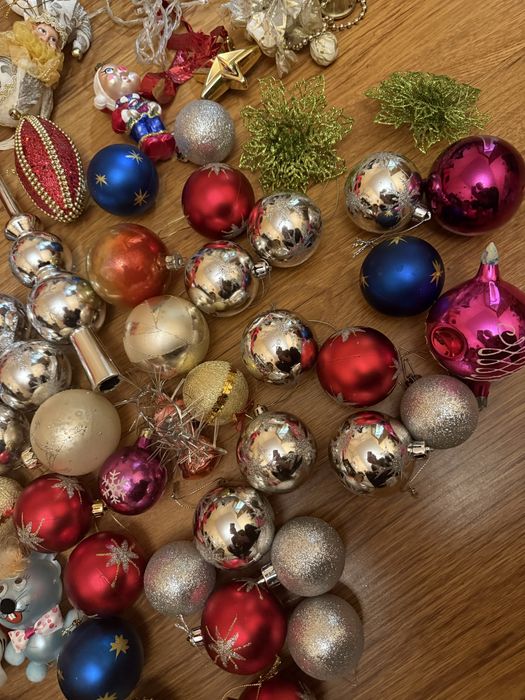 Новорічні іграшки одним лотом