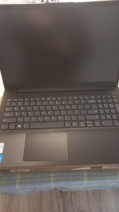 Laptop lenovo V15G4 IRU