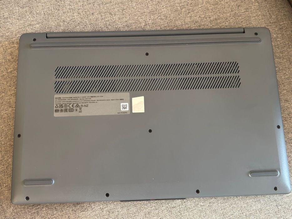 Laptop Lenovo AMD Ryzen 3 7320U + torba gratis