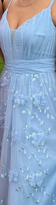 Tiulowa sukienka maxi na ramiączkach błękitna