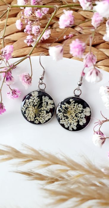 Kolczyki z kwiatami dzikiej marchwii - rękodzieło