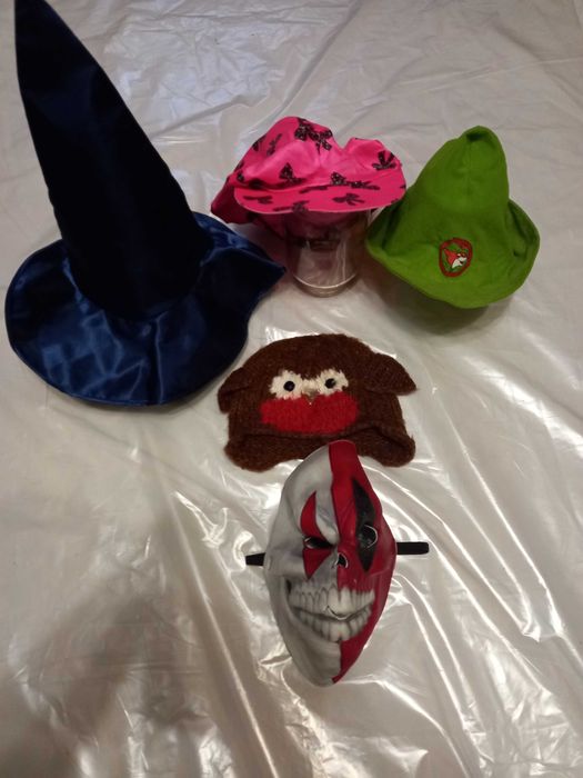 Атрибуты: шапочки, обручи