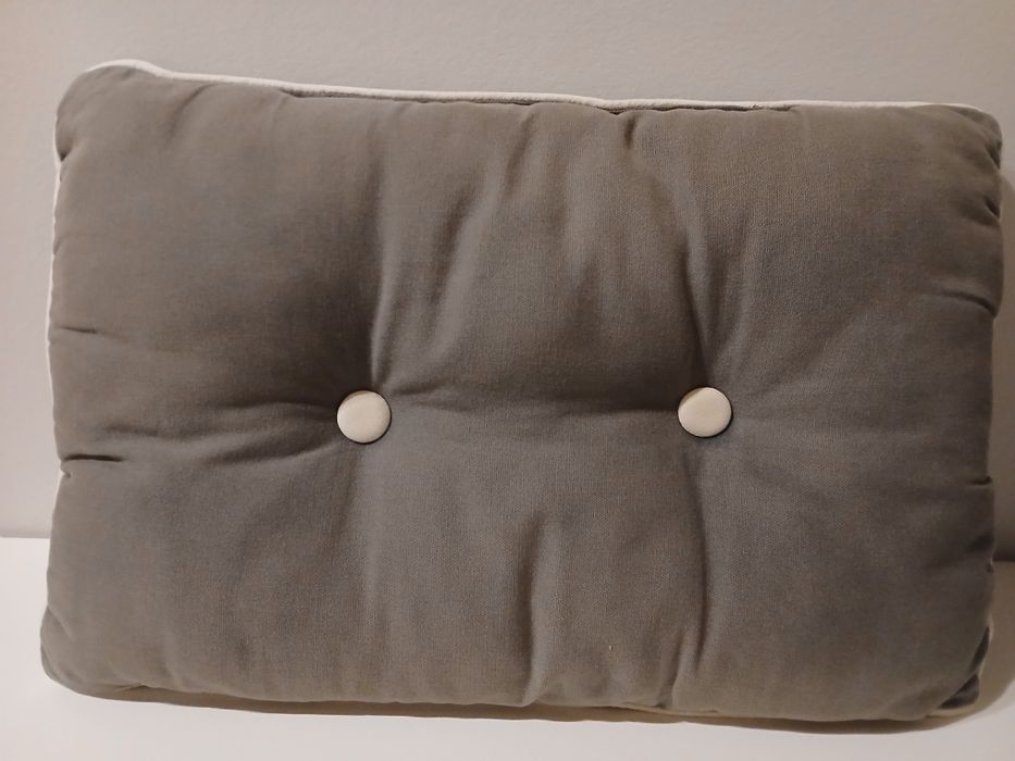 Conjunto de quatro almofadas cinza escuro