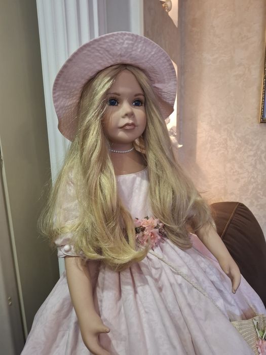 Коллекционная,редкая фарфоровая кукла