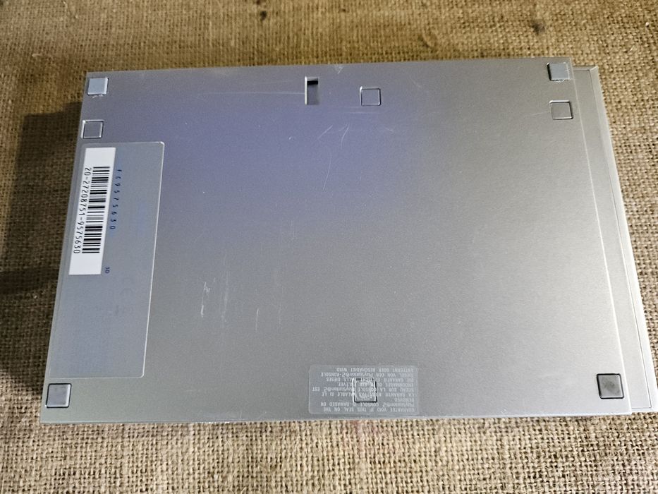 Ps2 cinza com um jogo