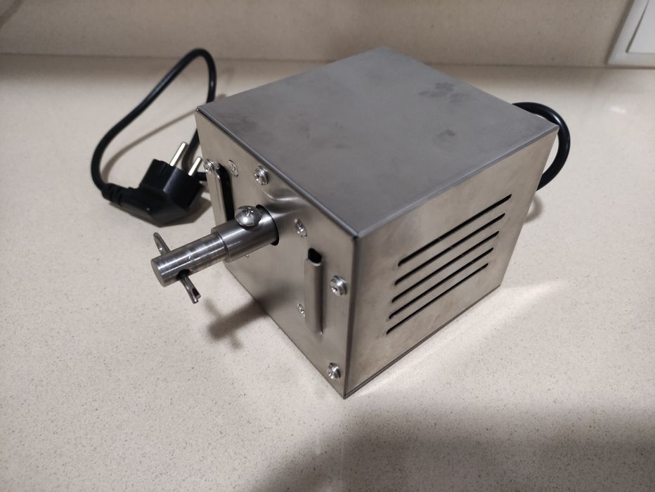 Caixa com motor para Churrasqueira