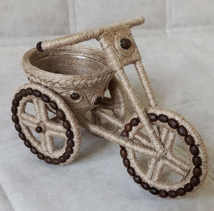 Кашпо велосипед з джутової нитки та кави