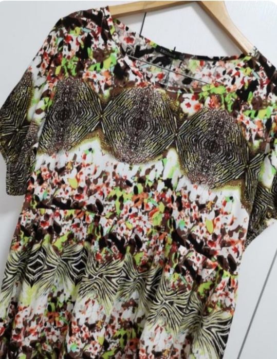 Сукня. Літня тоненька яскрава штапельна сукня.