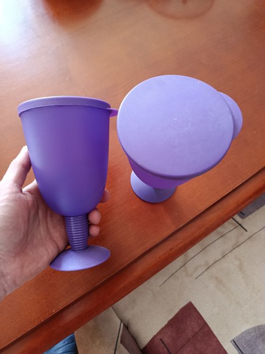 Tupperware plastikowe pucharki kielichy z pokrywkami nietłukące