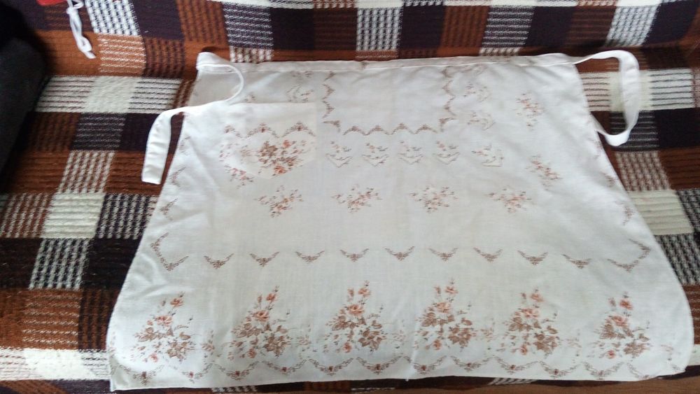 95. Stary fartuch z czasów PRL-u