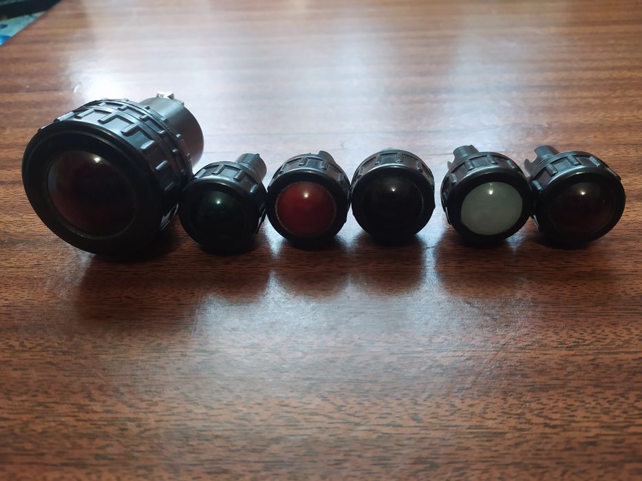 Продаю раритетные световые индикаторы времён СССР