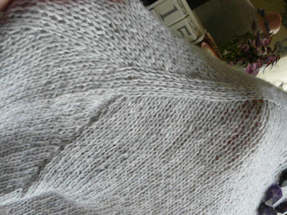 Sweter ręcznie robiony baby alpaka Drops Air handmade szary 50 puszek