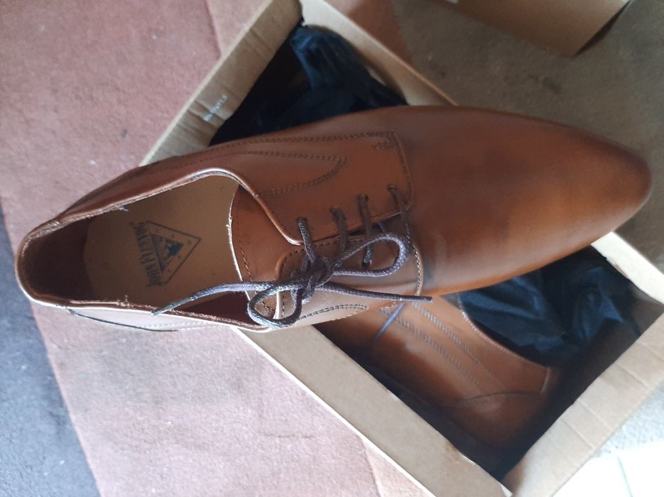 Sapatos homem em pele tamanho 41 / 42 /44 novos