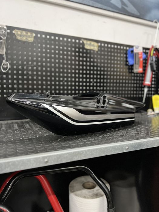 Задній пластик Yamaha XJR1300 2012