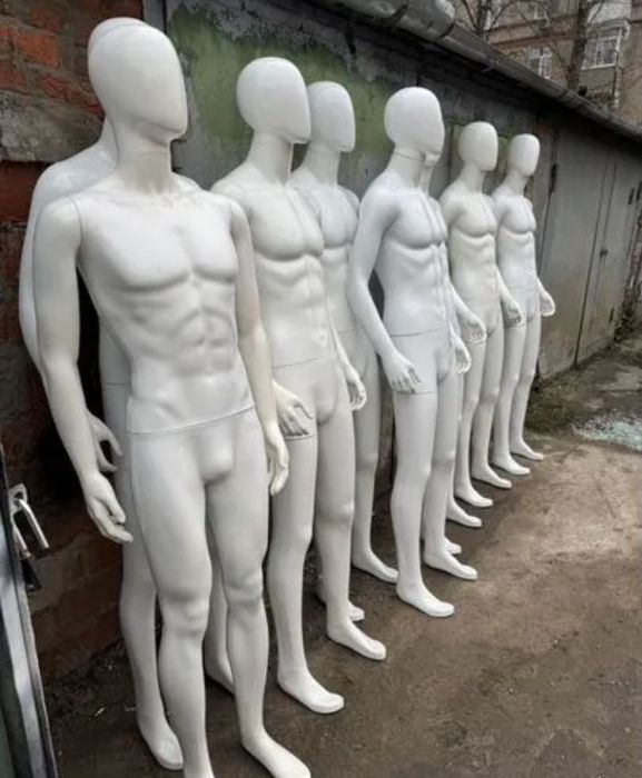 Манекени повнотілі