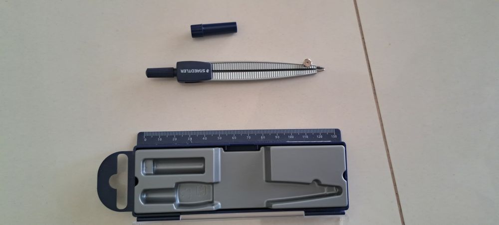 Compassos com estojo