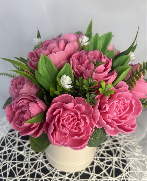 bukiet prezentowy z kwiatów mydlanych. flower box