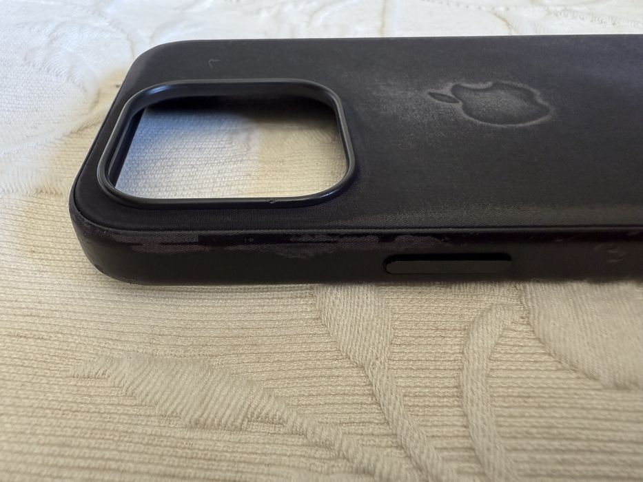 Capa Apple FineWoven MagSafe p/ iPhone 15 Pro