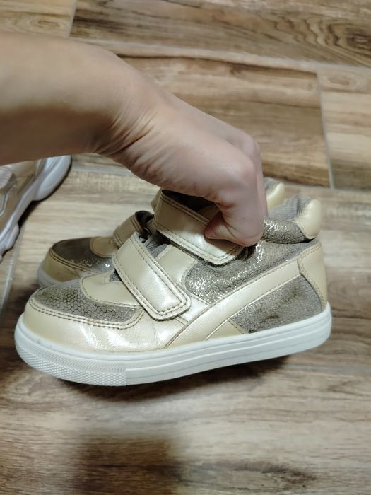 Взуття для дівчинки 27-28 рр