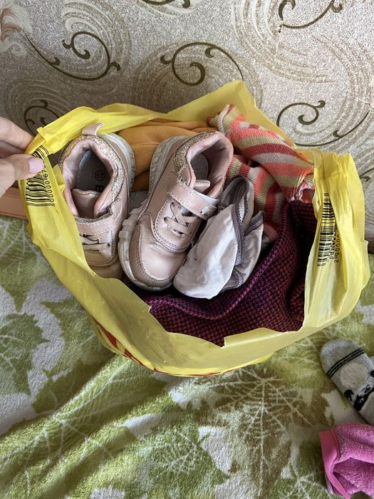 Обміняю за шоколадку пакет речей для дівчинки