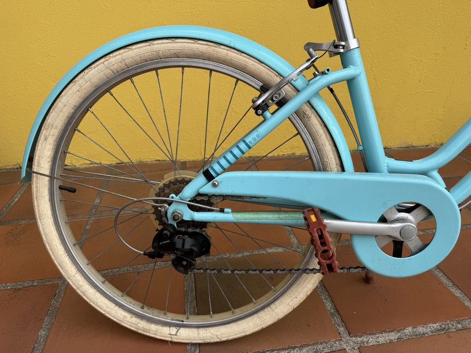 Bicicleta Roda 24 em Bom Estado, com Cesto. Elops 500