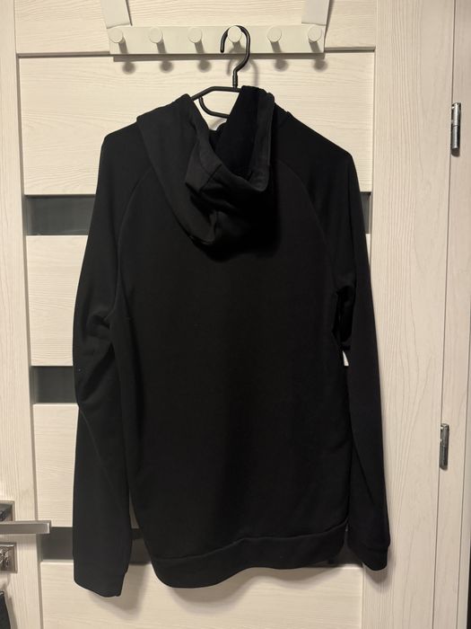 Sprzedal czarną bluzę Nike z kapturem rozmiar S