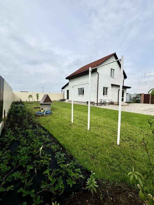 Продам житловий будинок з ремонтом та підвалом від власника