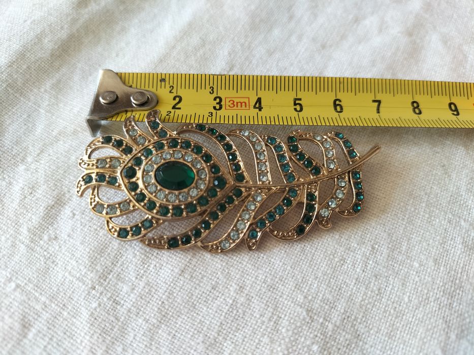 Sztuczna biżuteria, broszka