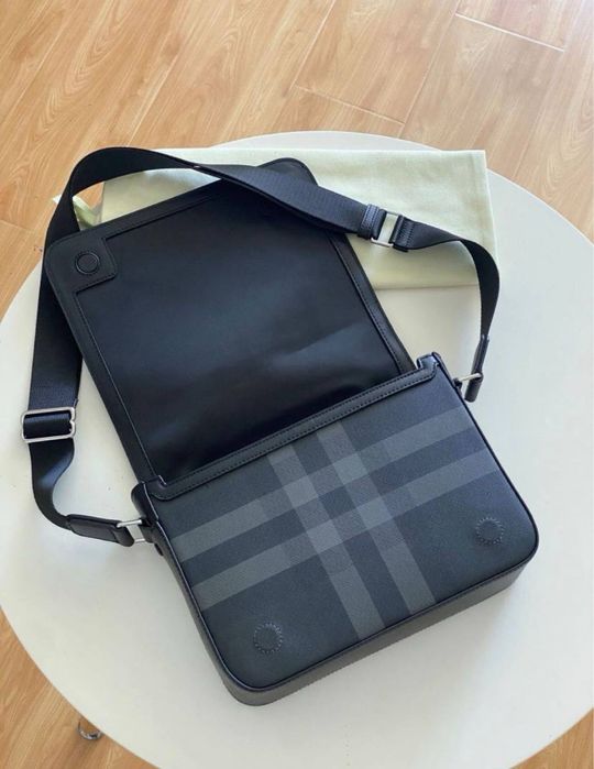 Burberry Alfred Small сумка мессенджер чорна loro louis чоловіча