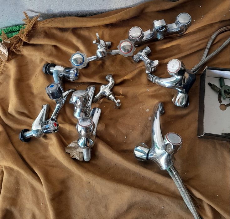 Torneiras usadas algumas já antigas