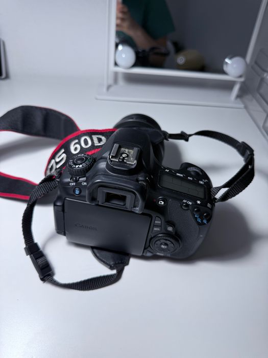 Canon EOS 60D + Lente 18-135mm IS STM, Bolsa e Bateria Extra