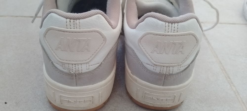 Кросівки чоловічі