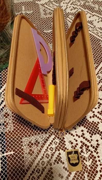 Estojo duplo em pele. NOVO