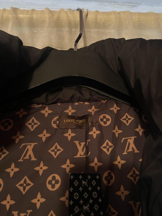 Стильна жіноча жилетка