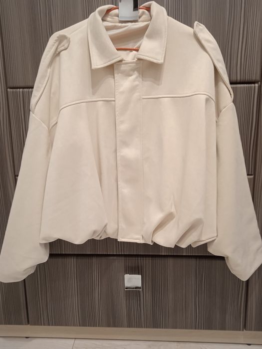 Об'ємна куртка-бомпер