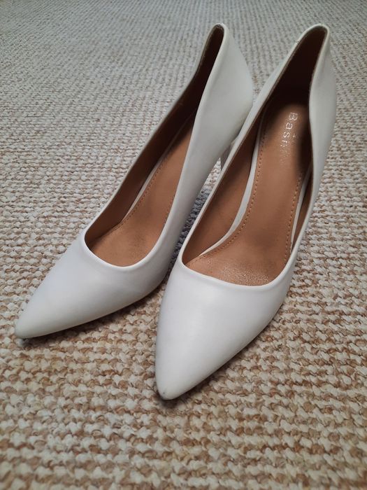 Весільні туфлі .
