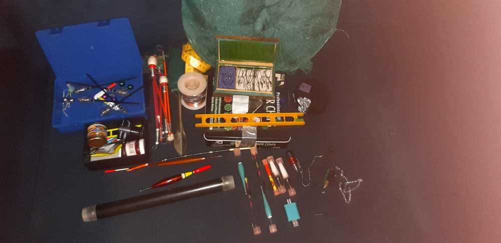 Sprzedam sprzęt wędkarski  feder spławik. 4 w super stanie wędki