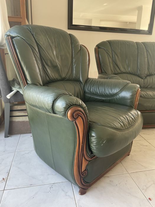 Conjunto de Sofá em Pele Verde – Sofá, Pufe e Poltrona