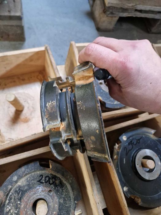 Frezarka do okien, frezy do okien, frezarka dolnowrzecionowa