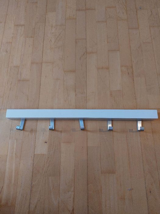 Wieszak na ubrania w korytarzu